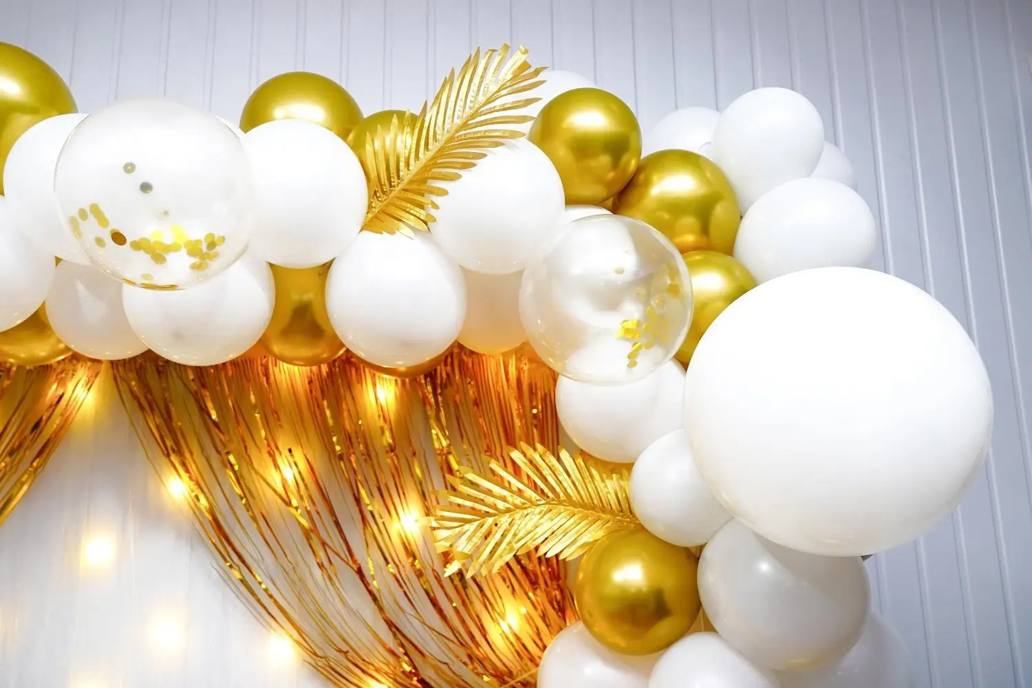 White and Gold Enchantment Anniversary Decoration