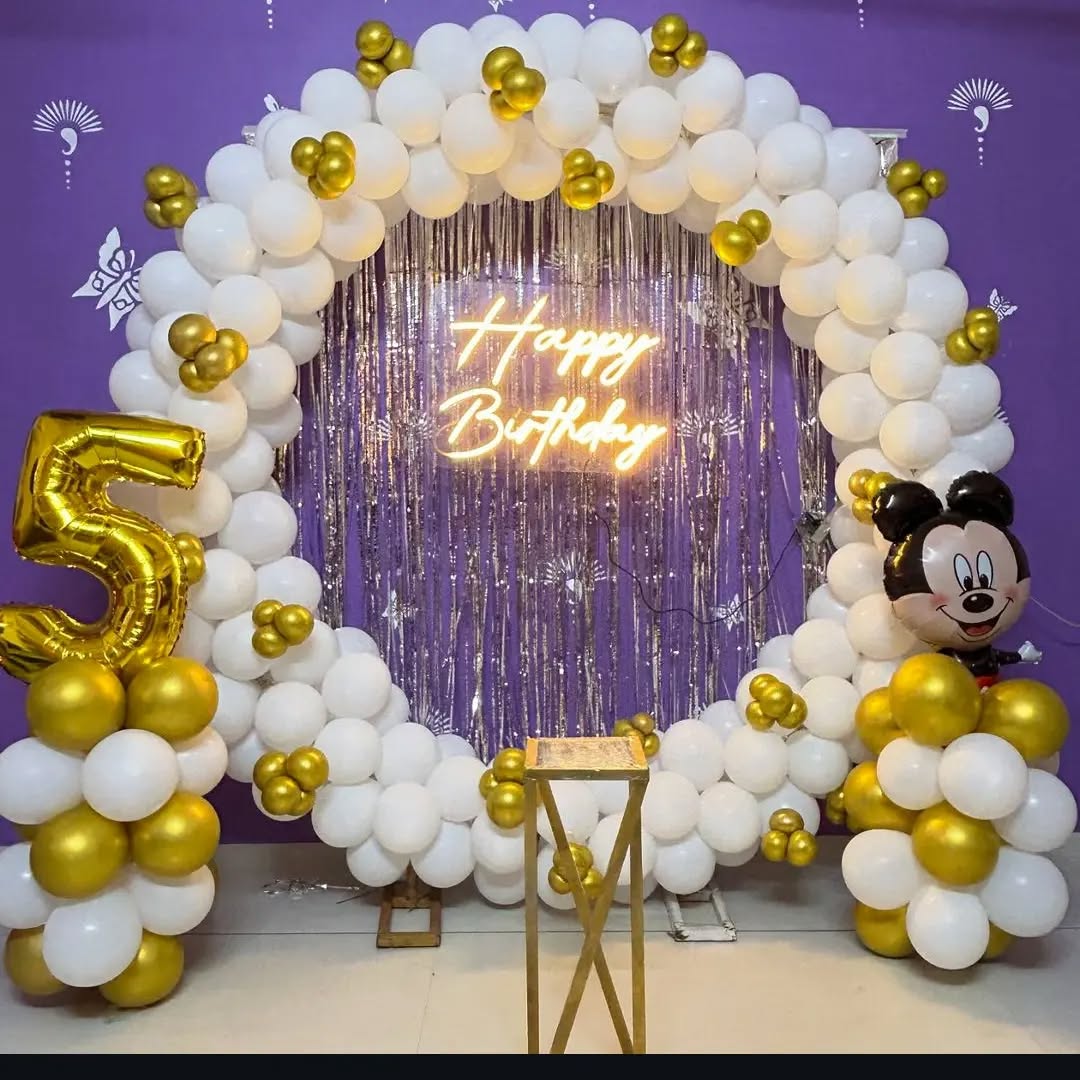 Golden Elegance Circle Balloon