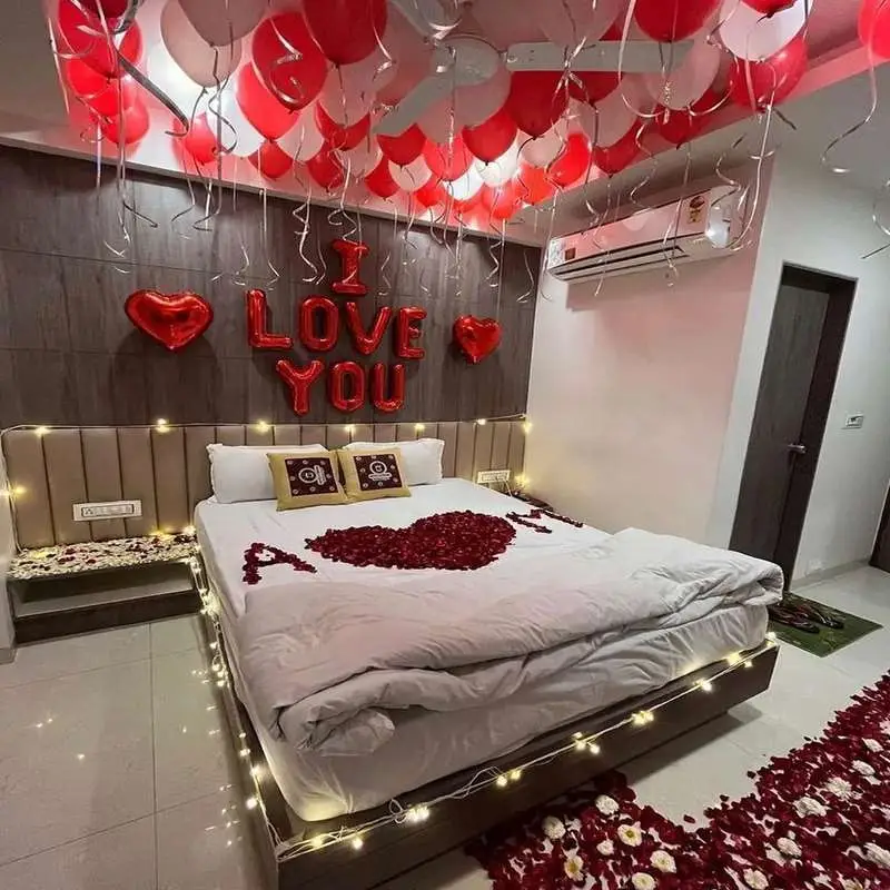 Romantic I LOVE YOU Rose Petal & Balloon Bedroom Decor
