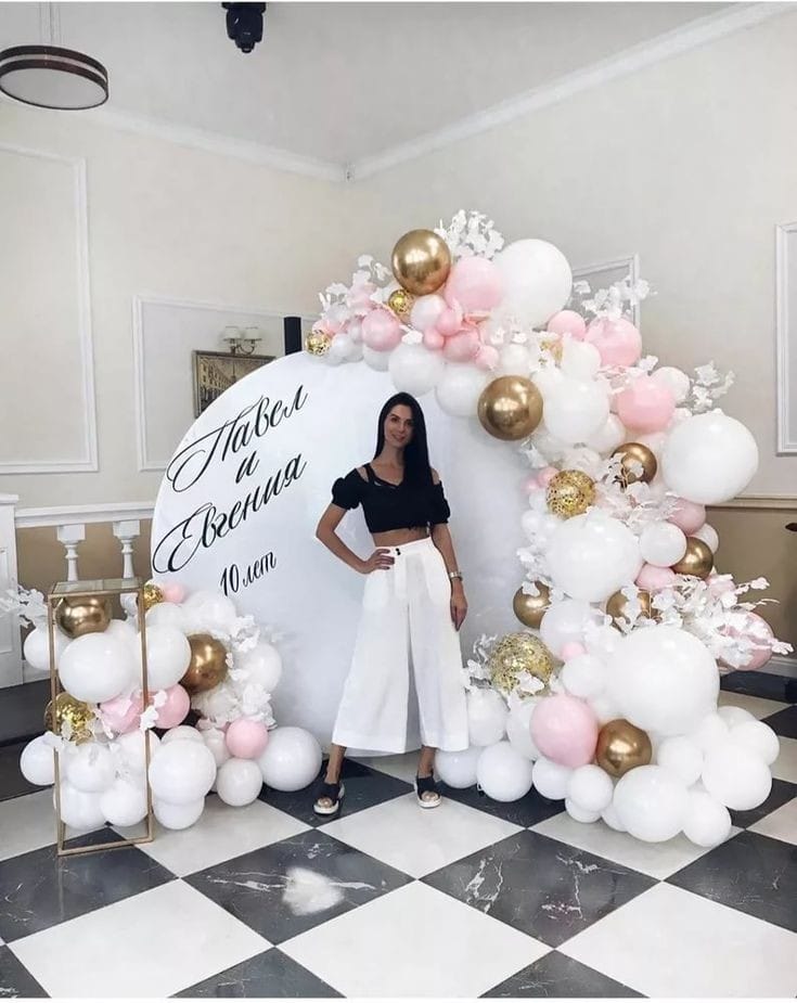 White and Gold Balloon Ring Backdrop