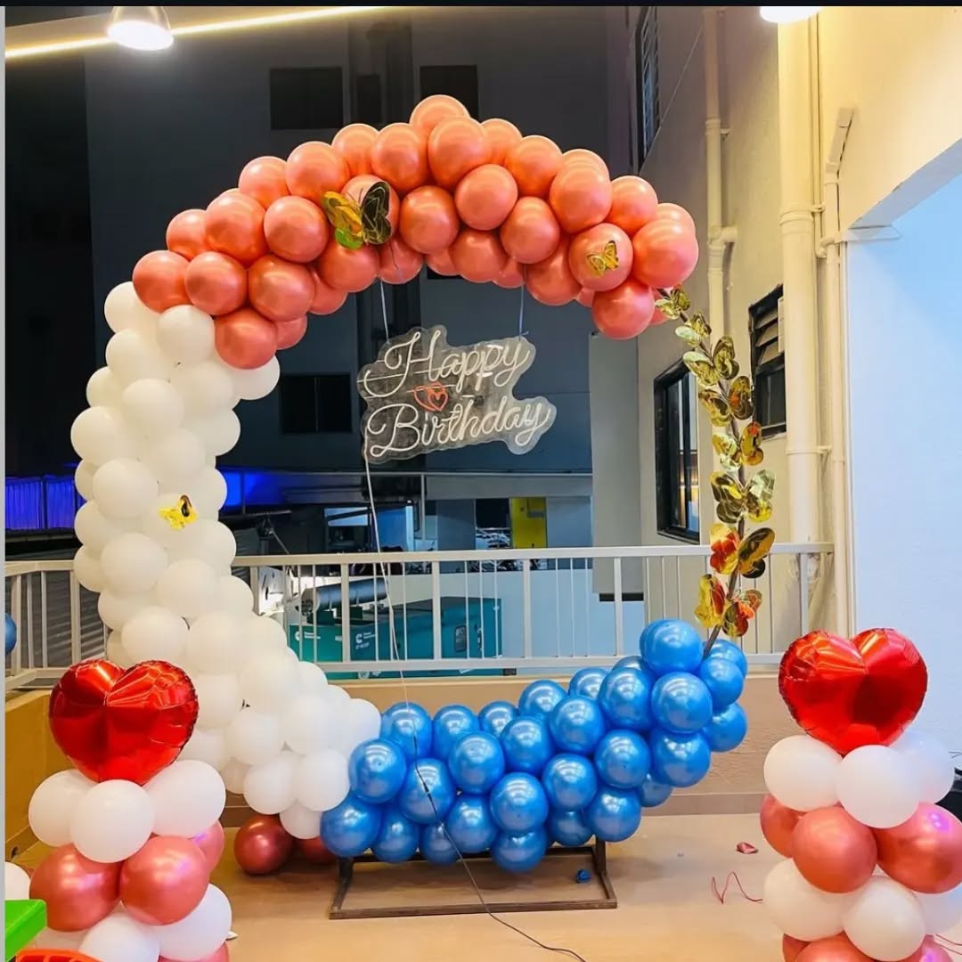 Elegant Tricolor Balloon Arch with Heart Accents