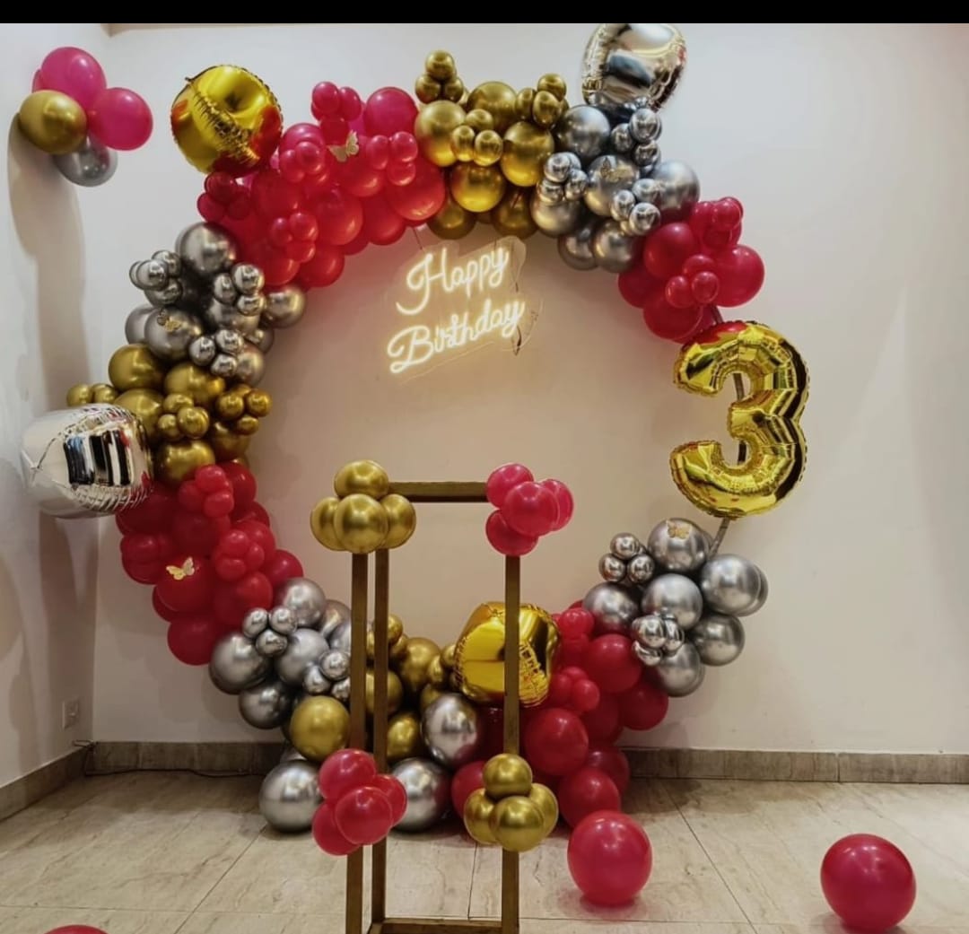 Circular Birthday Balloon Decor