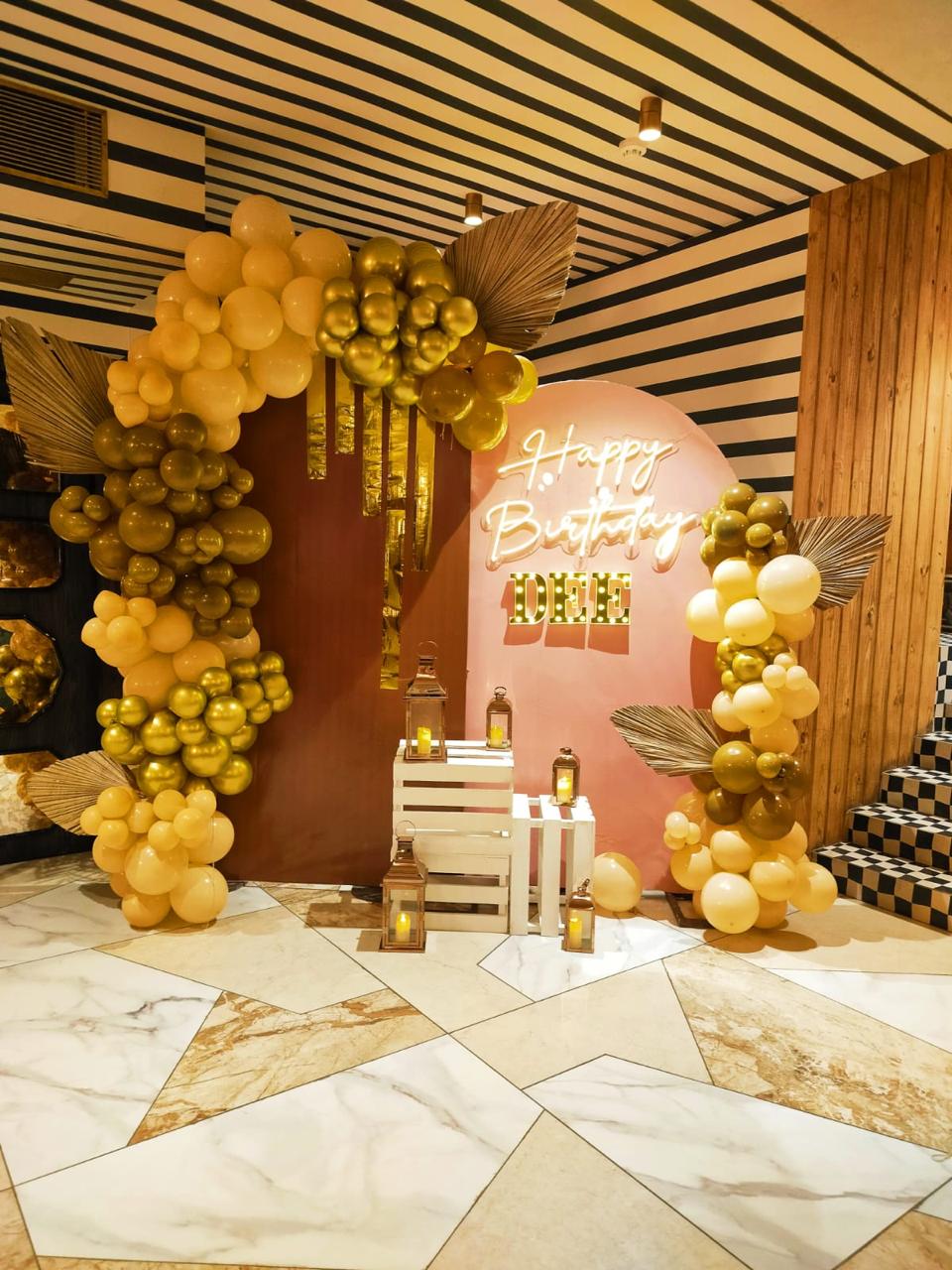 Golden Glam Balloon Decoration